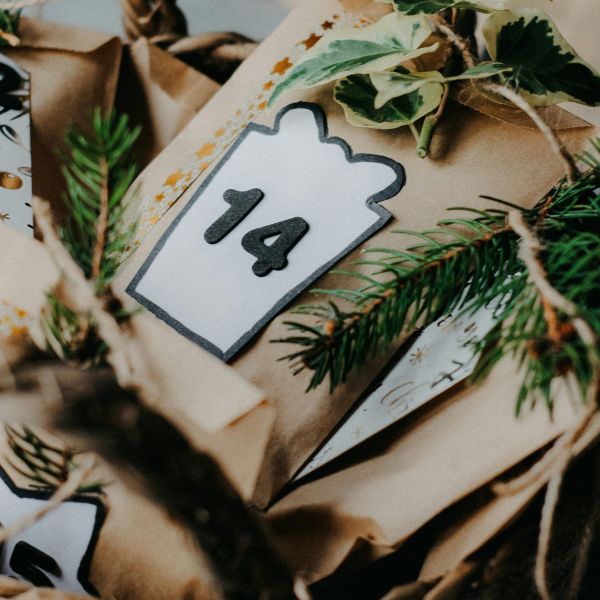 Ideas y formas de decorar tus bolsas de regalo para que queden perfectas.