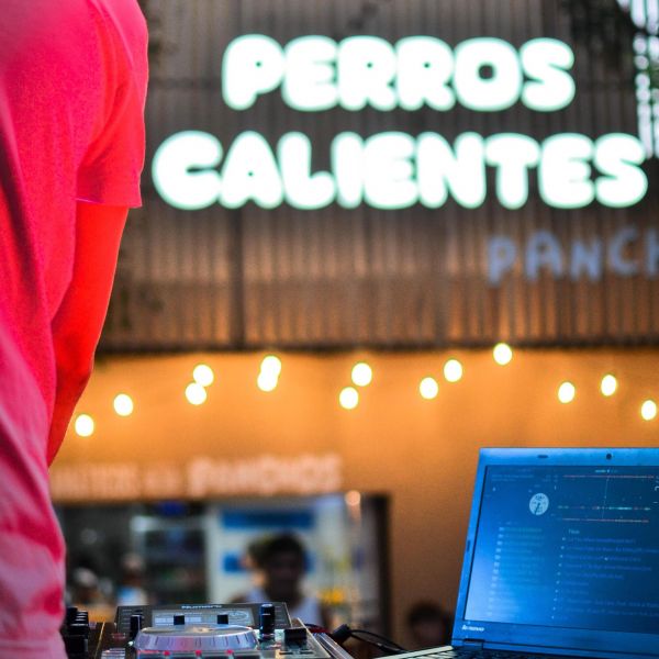 Perros Calientes La Falda